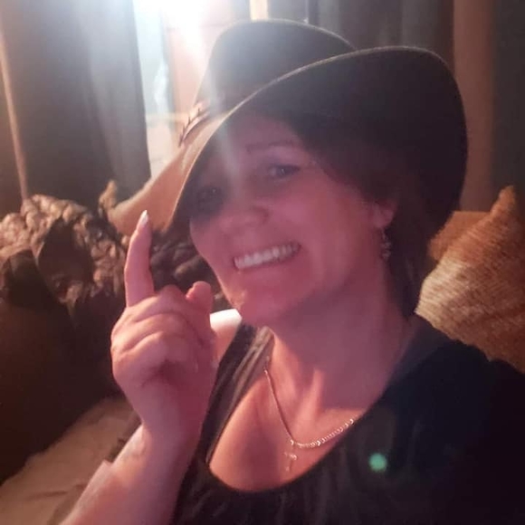 Meet your Posher, Jennifer - Picture 1 of 1